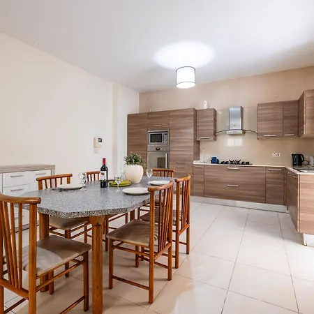 Apartamento Mandalay Cozy & Affordable With Patio