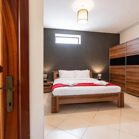 Appartement Mandalay Cozy & Affordable With Patio *